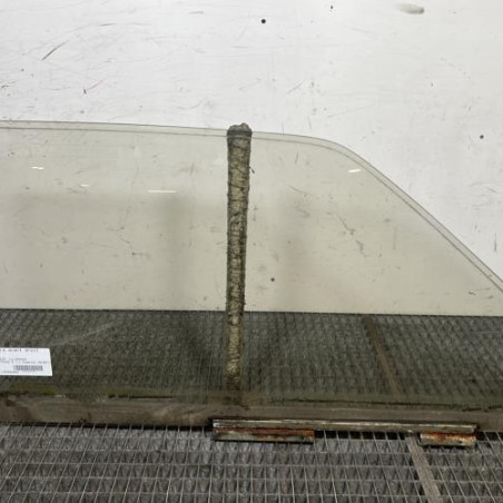 Vitre avant droit PEUGEOT 205 Photo n°1