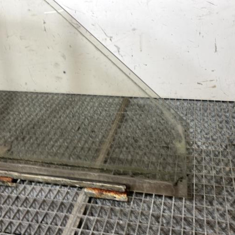 Vitre avant droit PEUGEOT 205 Photo n°2