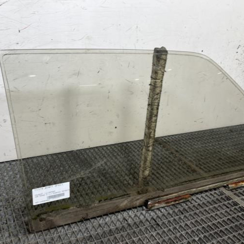 Vitre avant droit PEUGEOT 205 Photo n°3