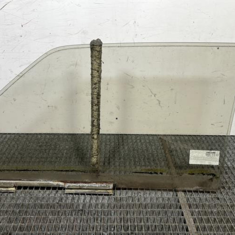 Vitre avant droit PEUGEOT 205 Photo n°4