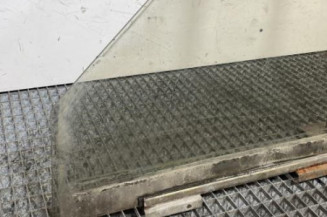Vitre avant gauche PEUGEOT 205