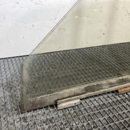 Vitre avant gauche PEUGEOT 205