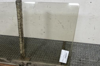 Vitre avant gauche PEUGEOT 205