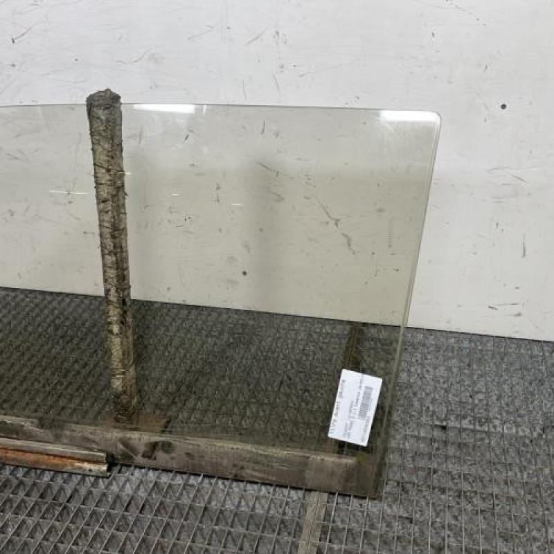 Vitre avant gauche PEUGEOT 205 Photo n°3