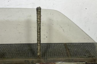 Vitre avant gauche PEUGEOT 205