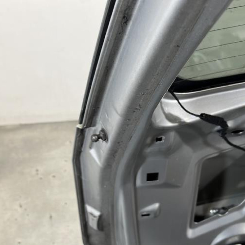 Malle/Hayon arriere FORD FUSION Photo n°8