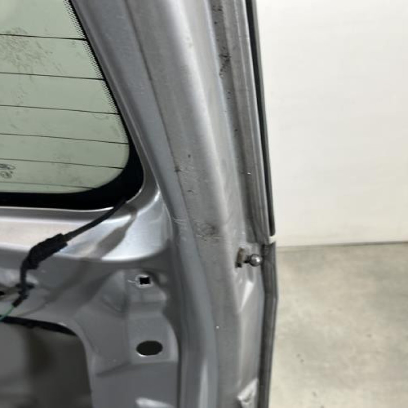 Malle/Hayon arriere FORD FUSION Photo n°9