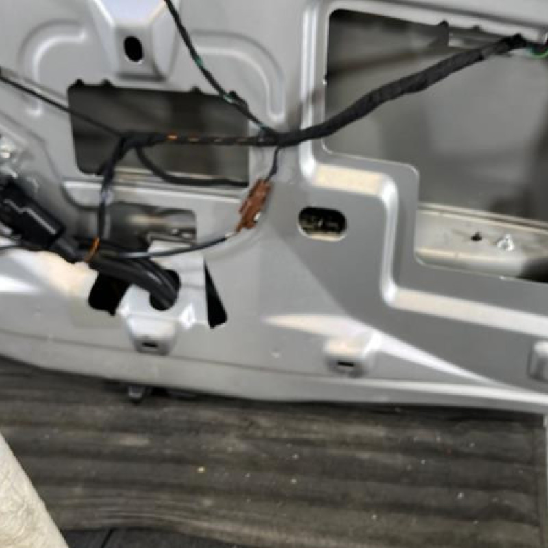 Malle/Hayon arriere FORD FUSION Photo n°10