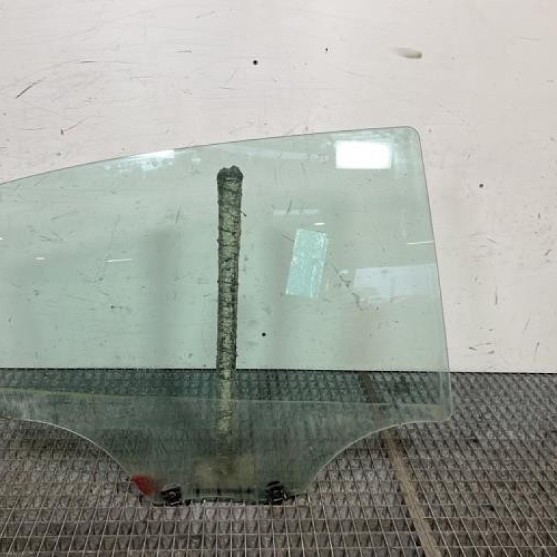 Vitre arriere droit PEUGEOT 208 1 Photo n°1