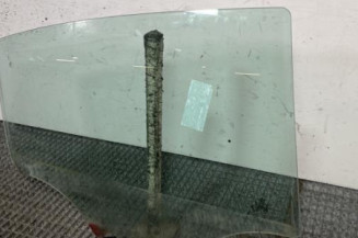 Vitre arriere droit PEUGEOT 208 1