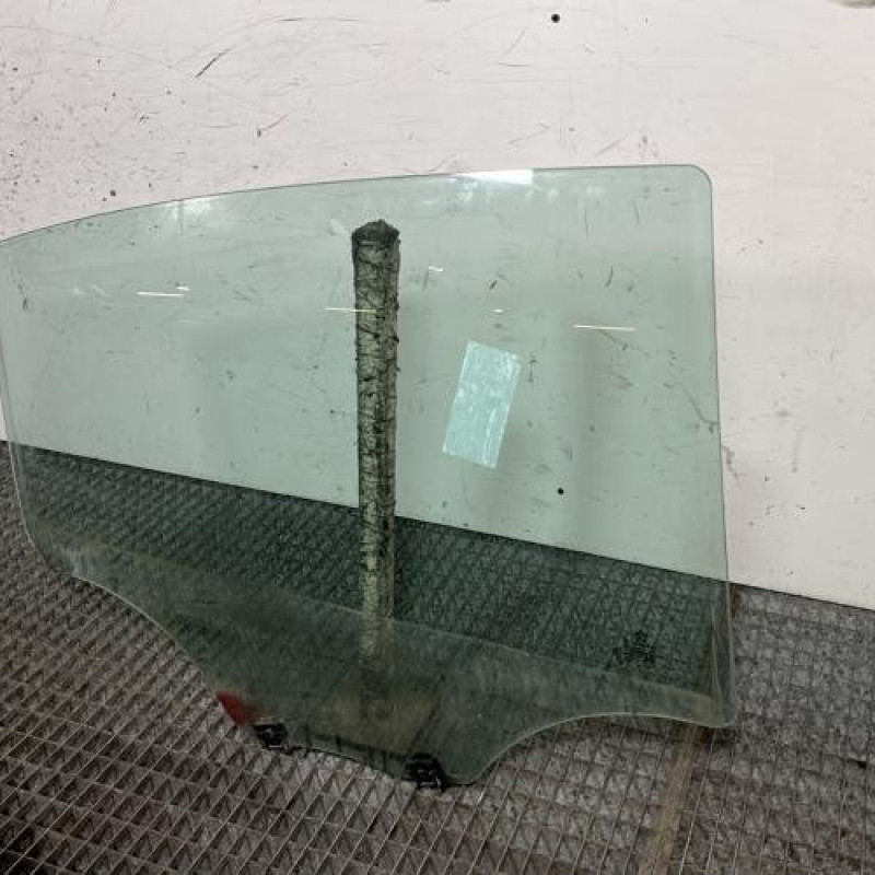 Vitre arriere droit PEUGEOT 208 1 Photo n°3