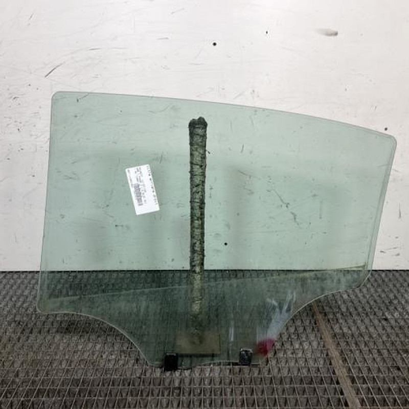 Vitre arriere droit PEUGEOT 208 1 Photo n°4