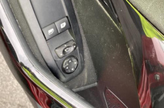 Vitre arriere droit PEUGEOT 208 1