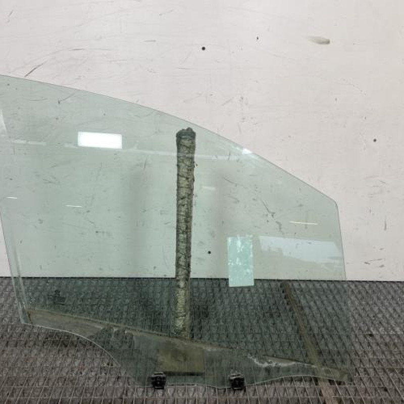 Vitre avant droit PEUGEOT 208 1 Photo n°1