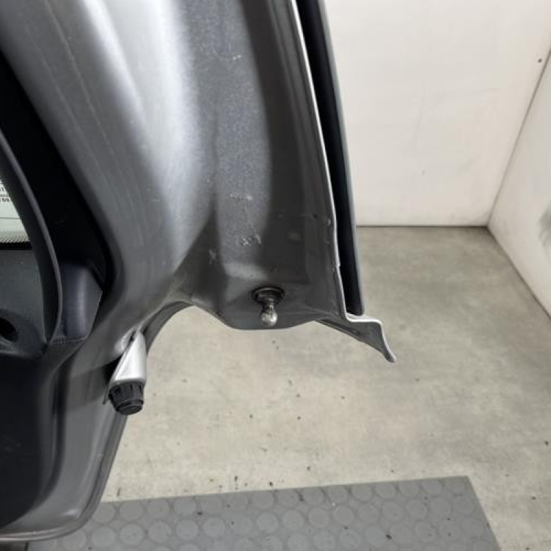 Malle/Hayon arriere RENAULT CLIO 3 Photo n°8