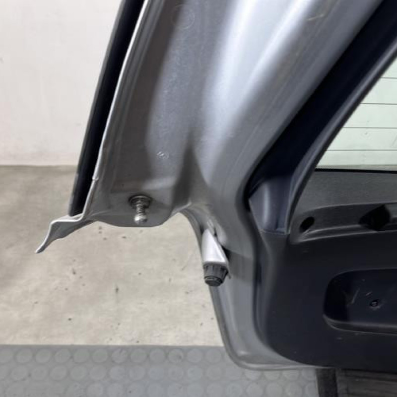Malle/Hayon arriere RENAULT CLIO 3 Photo n°9