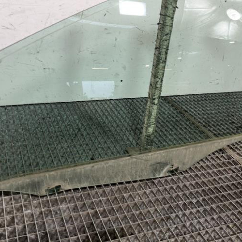 Vitre avant gauche MERCEDES CLASSE B 245 Photo n°2