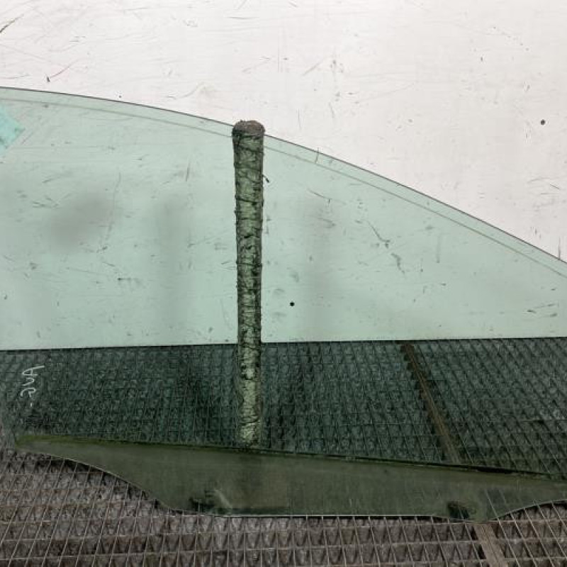 Vitre avant gauche MERCEDES CLASSE B 245 Photo n°4