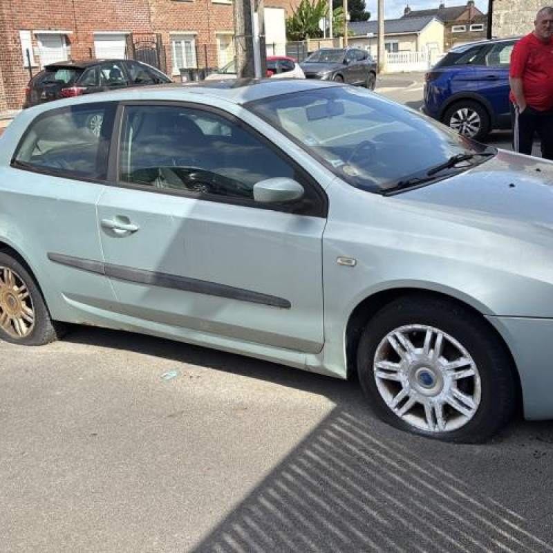 Vitre avant gauche FIAT STILO Photo n°6