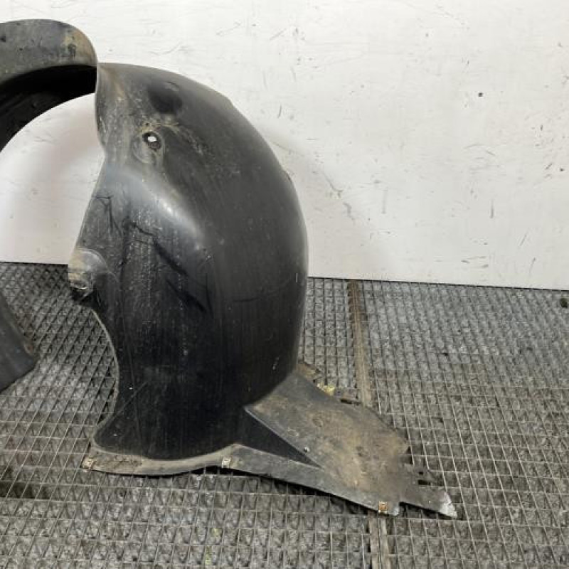 Pare boue avant gauche VOLKSWAGEN POLO 5 Photo n°4