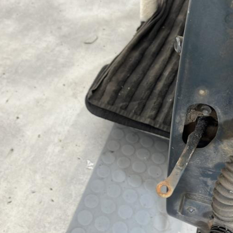 Porte avant gauche PEUGEOT 205 Photo n°4