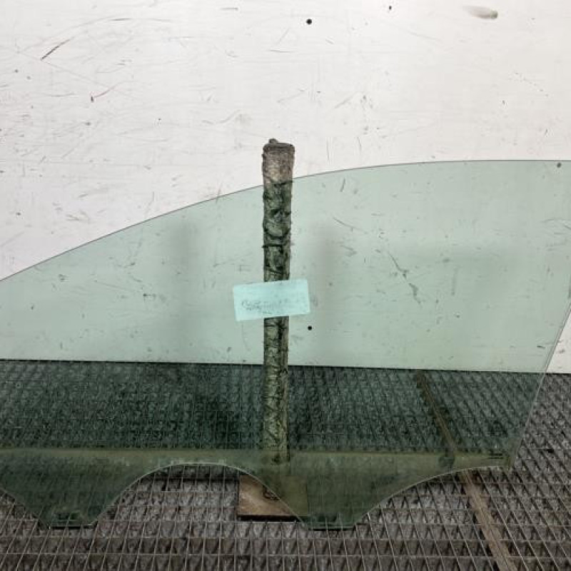 Vitre avant droit VOLKSWAGEN POLO 5 Photo n°4