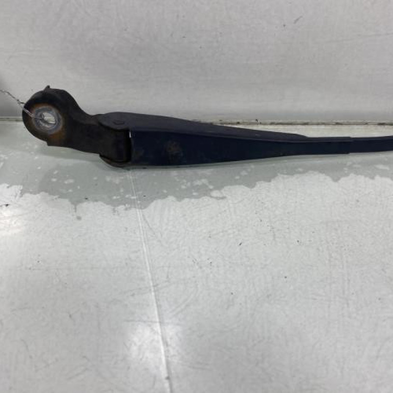 Bras essuie glace arriere VOLKSWAGEN POLO 4 Photo n°3