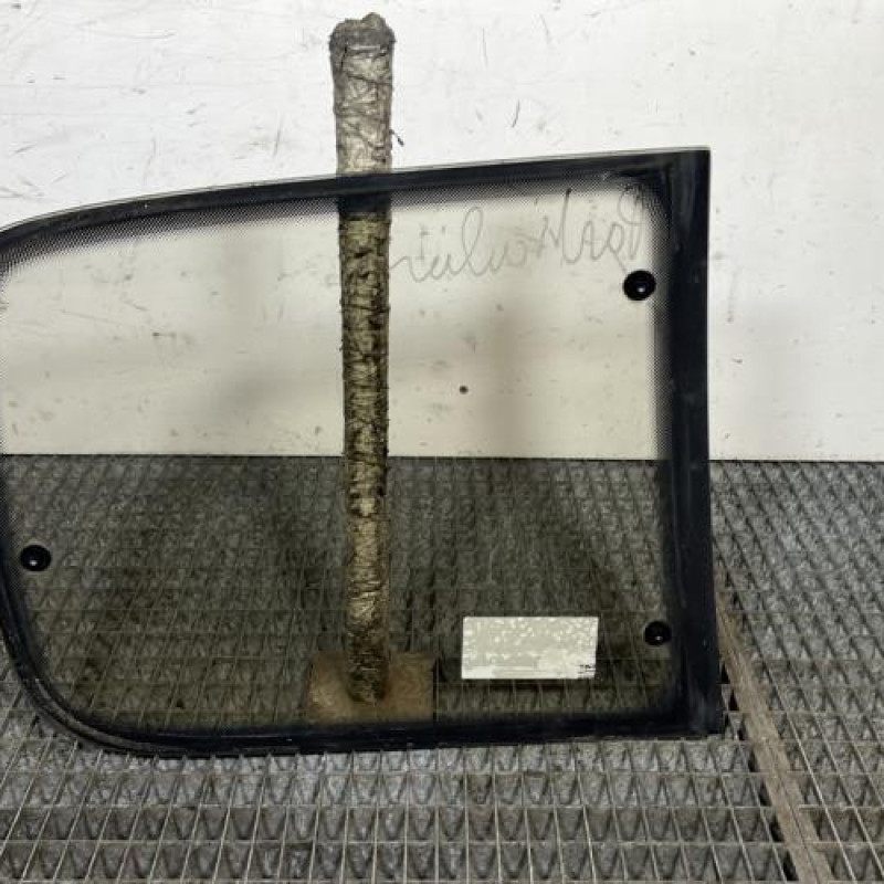 Custode arriere gauche PEUGEOT 205 Photo n°4