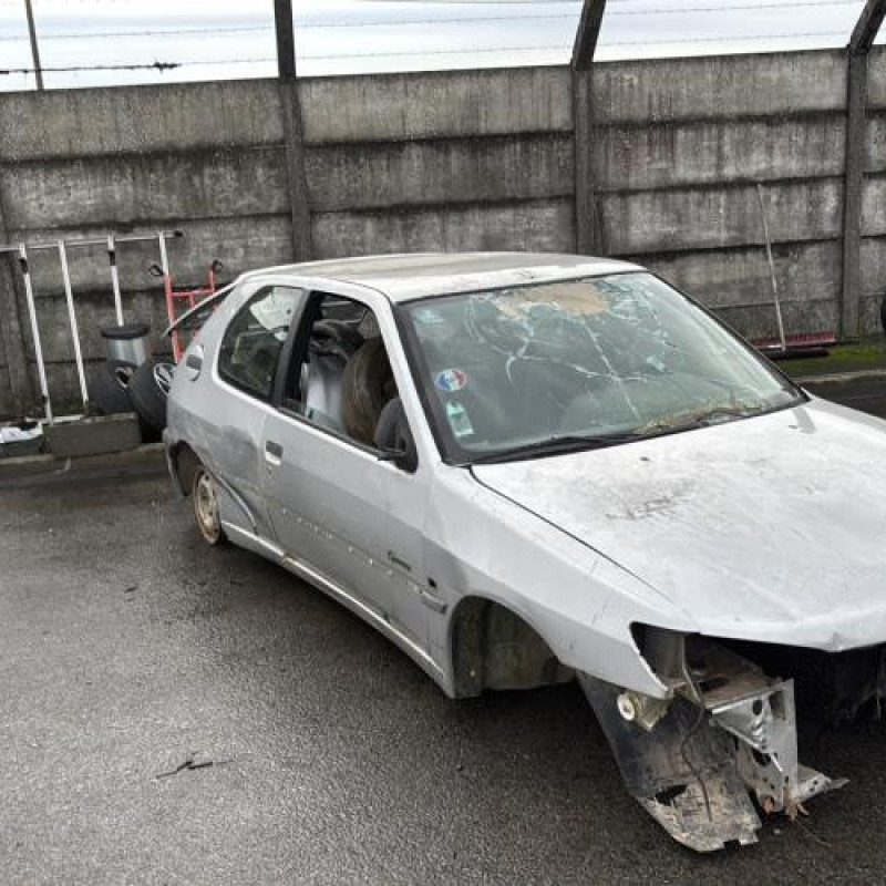 Pivot de moyeu avant gauche PEUGEOT 306 Photo n°1