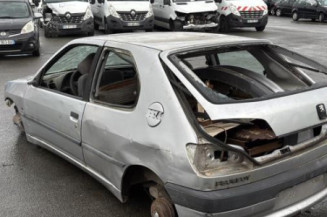 Pivot de moyeu avant gauche PEUGEOT 306