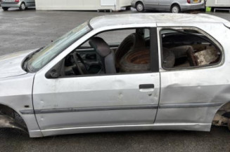 Pivot de moyeu avant gauche PEUGEOT 306