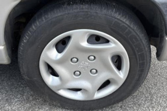 Pivot de moyeu avant droit CITROEN BERLINGO 1