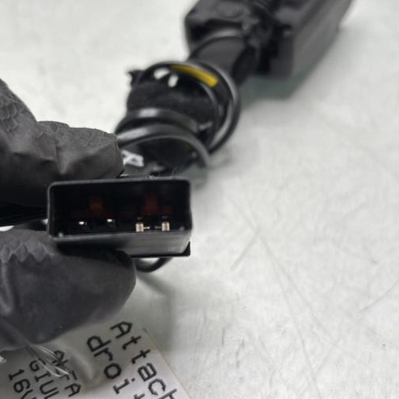 Attache ceinture avant droit ALFA ROMEO GIULIETTA 2 Photo n°3