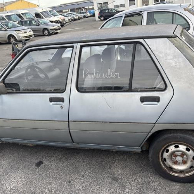 Attache ceinture avant droit RENAULT SUPER 5 Photo n°10