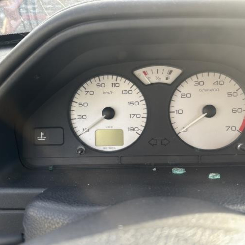 Verin de coffre PEUGEOT 106 Photo n°16