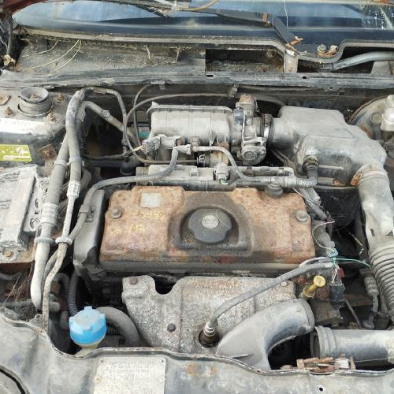 Verin de coffre PEUGEOT 106 Photo n°18