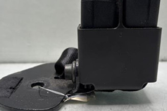 Attache ceinture arriere droit RENAULT CLIO 2