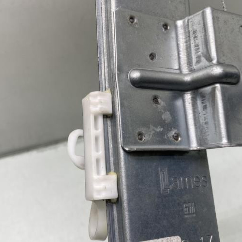 Leve vitre mecanique arriere gauche OPEL CORSA E Photo n°2