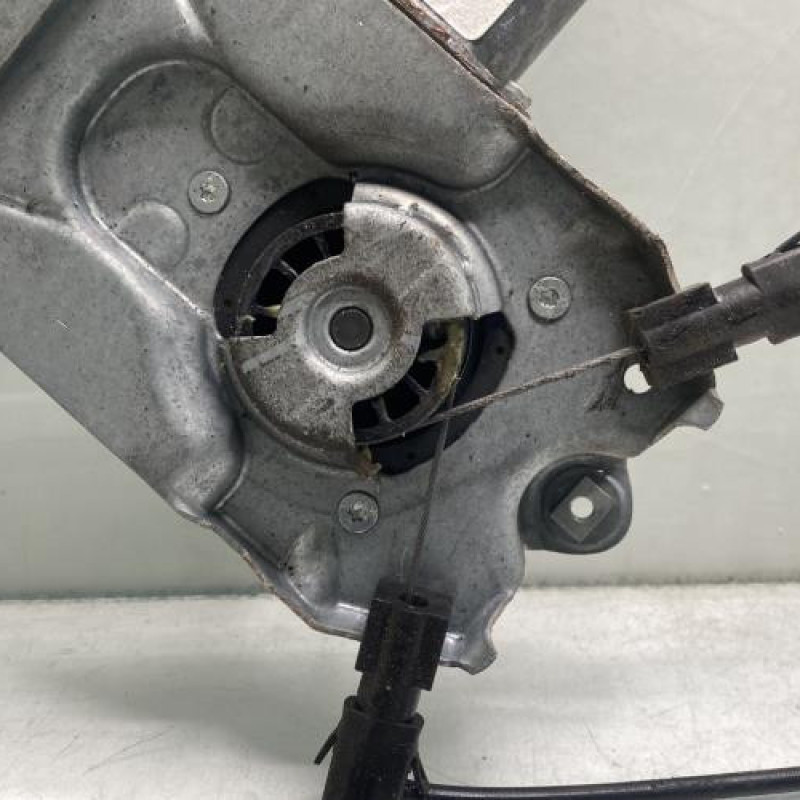 Leve vitre electrique avant droit RENAULT CLIO 3 Photo n°7