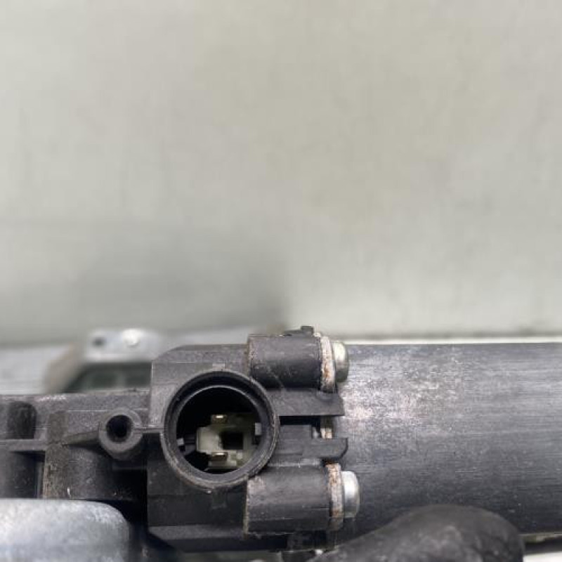 Leve vitre electrique avant droit RENAULT CLIO 3 Photo n°9