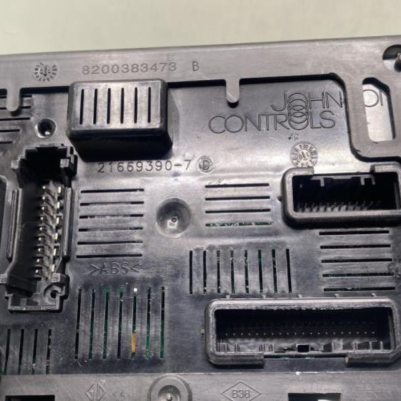 Boitier UCH RENAULT CLIO 3 Photo n°2