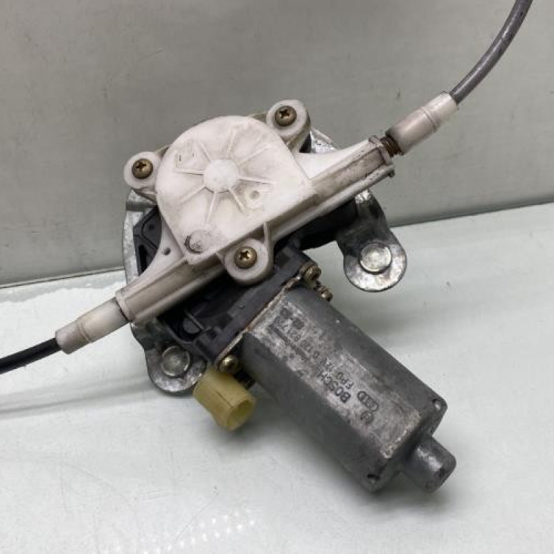 Leve vitre electrique avant gauche RENAULT MEGANE 1 Photo n°2