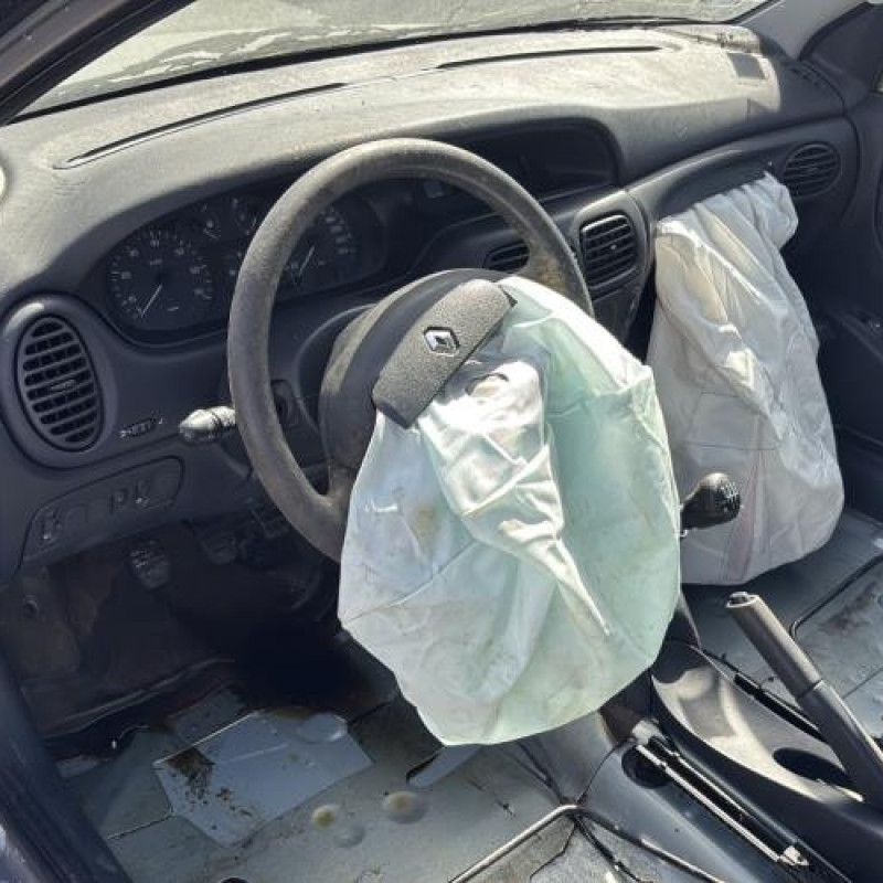 Leve vitre electrique avant gauche RENAULT MEGANE 1 Photo n°16