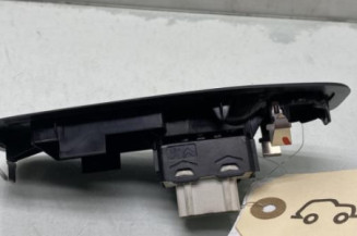 Interrupteur de leve vitre avant droit PEUGEOT 208 1