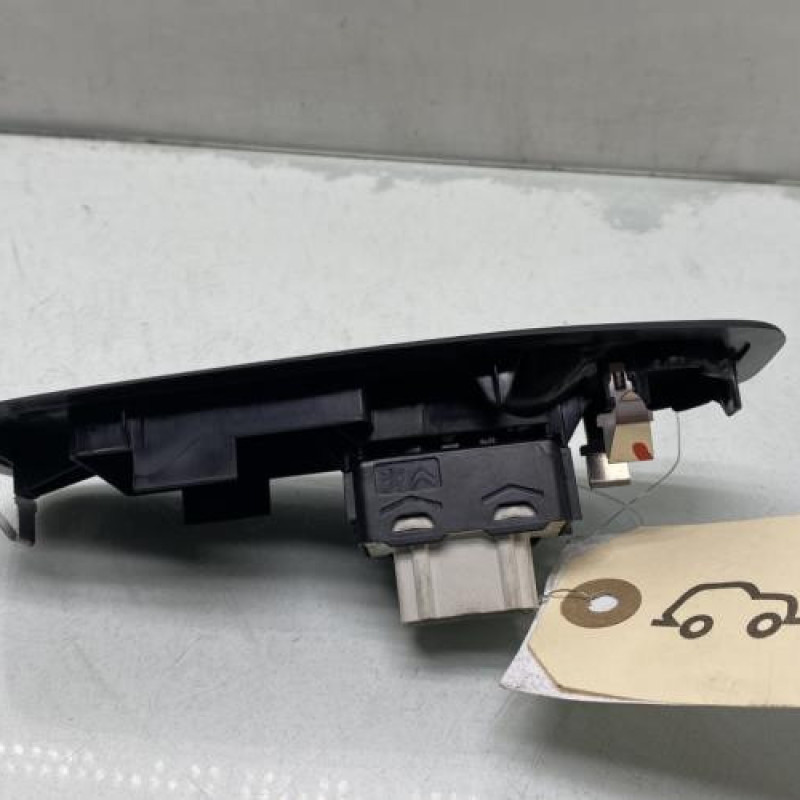 Interrupteur de leve vitre avant droit PEUGEOT 208 1 Photo n°2