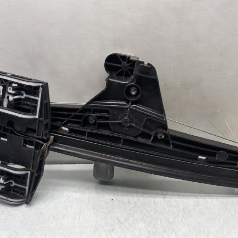 Leve vitre electrique arriere droit PEUGEOT 208 2 Photo n°1