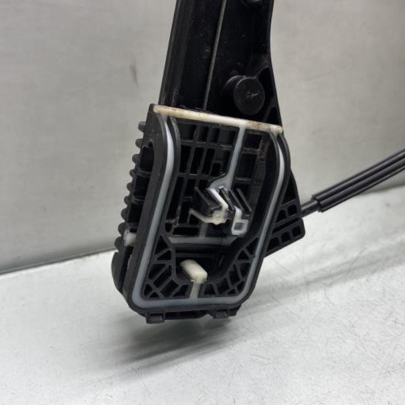 Leve vitre electrique avant gauche PEUGEOT 208 2 Photo n°2