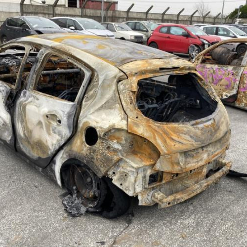 Reservoir essence PEUGEOT 208 1 Photo n°4