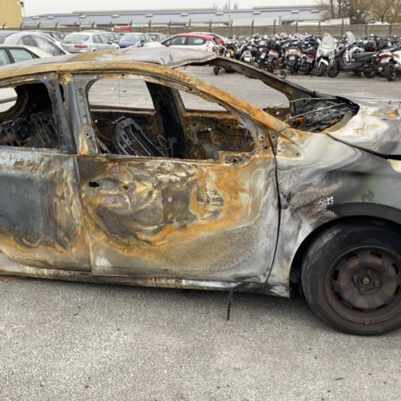 Reservoir essence PEUGEOT 208 1 Photo n°7