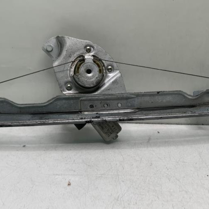 Leve vitre electrique avant gauche DACIA DUSTER 1 Photo n°1